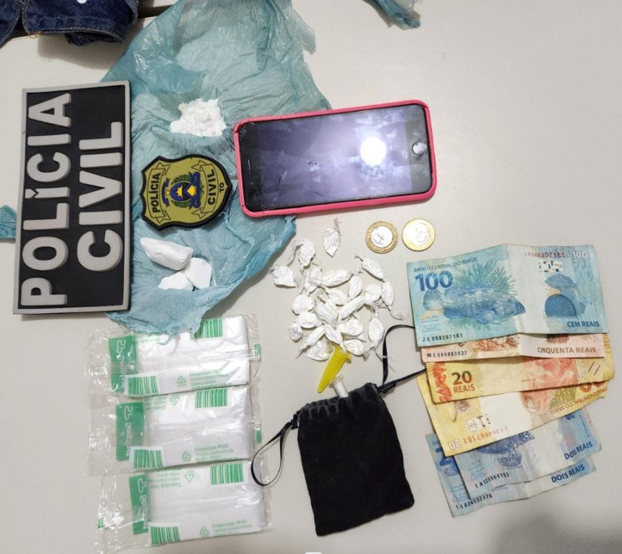 Drogas e materiais apreendidos pela Polícia Civil durante o cumprimento de mandado (Foto: Divulgação/PC-TO)