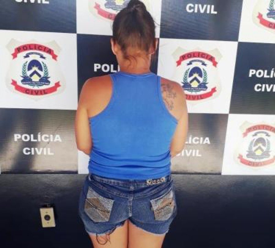 PolÃ­cia Civil de ColmÃ©ia cumpriu prisÃ£o preventiva de mulher acusada de matar homem com golpes de faca e pedradas