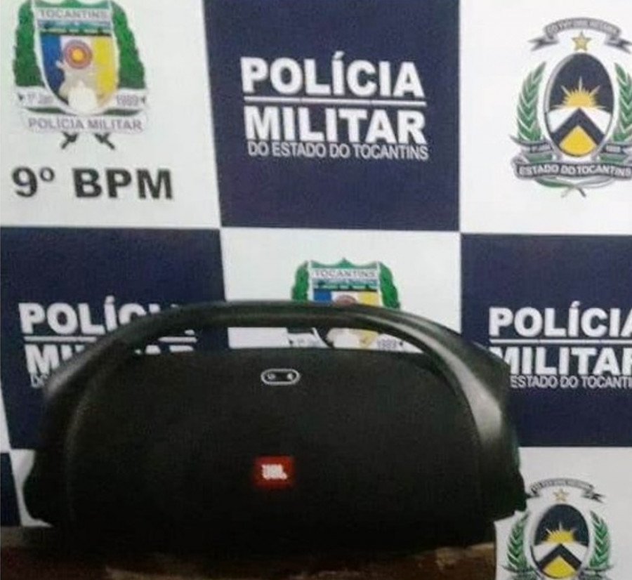 Aparelho de som apreendido pela Polícia Militar em posse do homem detido por perturbação sonora (Foto: Divulgação)