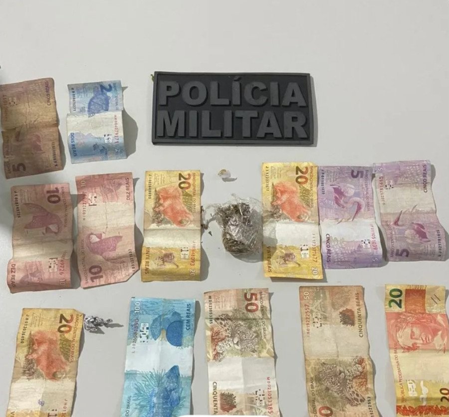 Drogas e dinheiro apreendido (Foto: Divulgação/9°BPM)