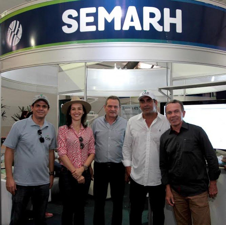 Equipe da Semarh no estande onde o CAR serÃ¡ realizado (Foto: Fernando Alves)