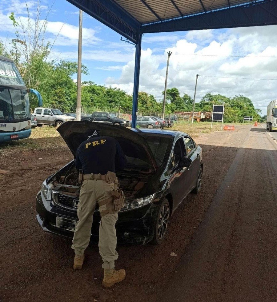 Carro clonado foi apreendido na BR-226, no municÃ­pio de Palmeiras do Tocantins (Foto: DivulgaÃ§Ã£o/PRF)