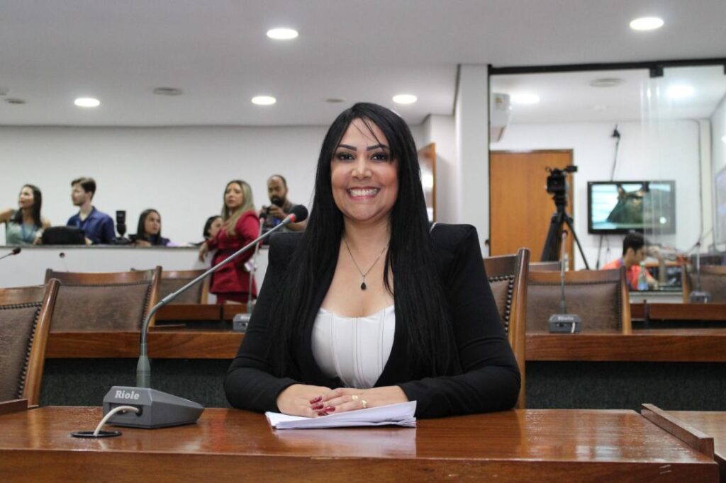 Janad Valcari solicita reformas em escolas estaduais de Carmolândia e Barra do Ouro