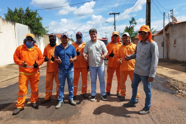 PORTO FRANCO: Obra de recuperação asfáltica tem início no município após articulação do prefeito Deoclides Macedo