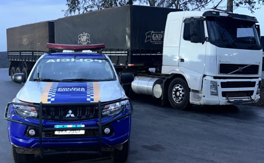 Polícia Militar prende homem por furto e receptação de reboque carregado com soja em Taguatinga