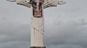 XAMBIOÁ: Parte do Cristo Redentor desaba no dia da visita do ministro dos Transportes
