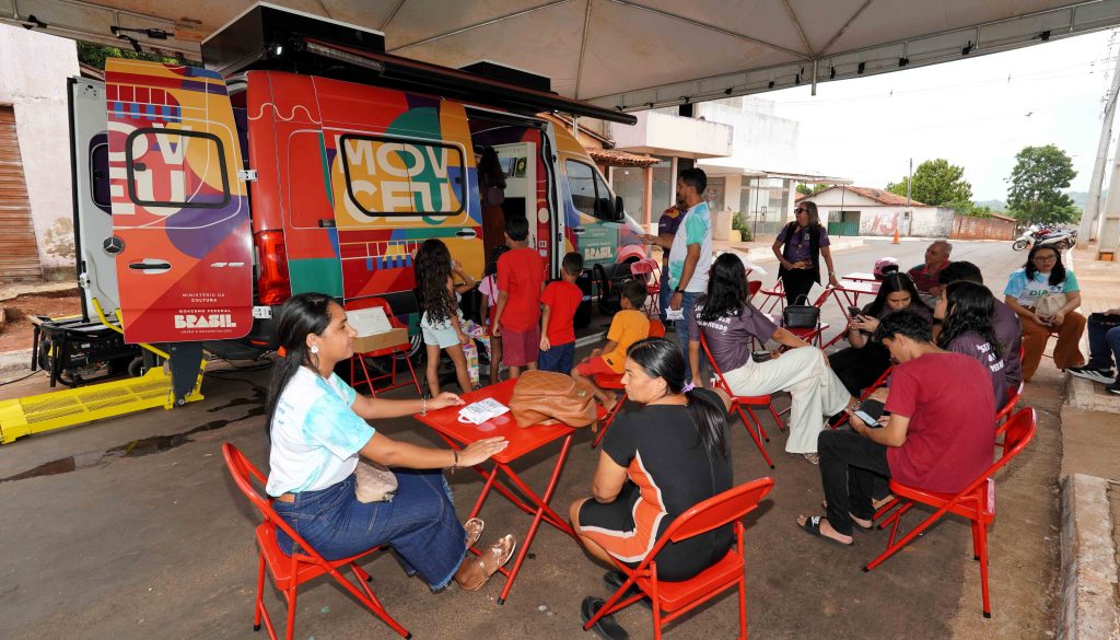 AGUIARNÓPOLIS: MovCEU proporciona imersão tecnológica, leitura e cadastros de artesãos no Dia D Aliança pela Primeira Infância