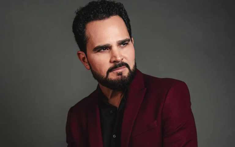Luciano Camargo sobe ao palco do 10º Palmas Capital da Fé neste domingo, 15