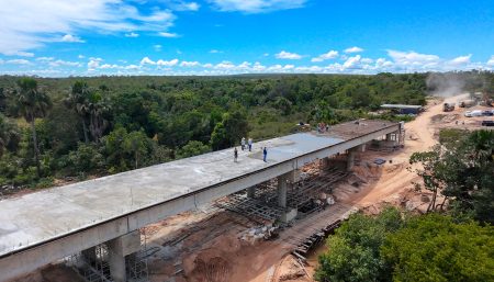 Governo do Tocantins avança nas obras da Ponte Caracol, no Jalapão, com 75% de execução e entrega prevista para abril