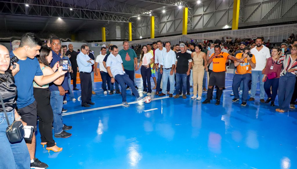 Em comemoração aos 56 anos de Guaraí, Wanderlei entrega ginásio poliesportivo e reforça segurança no trânsito
