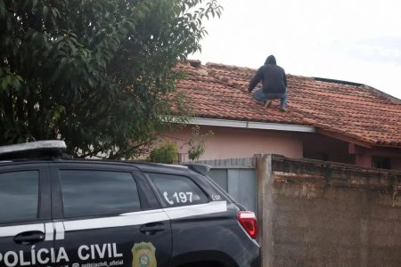 Homem é preso por descumprir medida protetiva após ser encontrado no telhado da casa da ex-companheira em Tocantínia