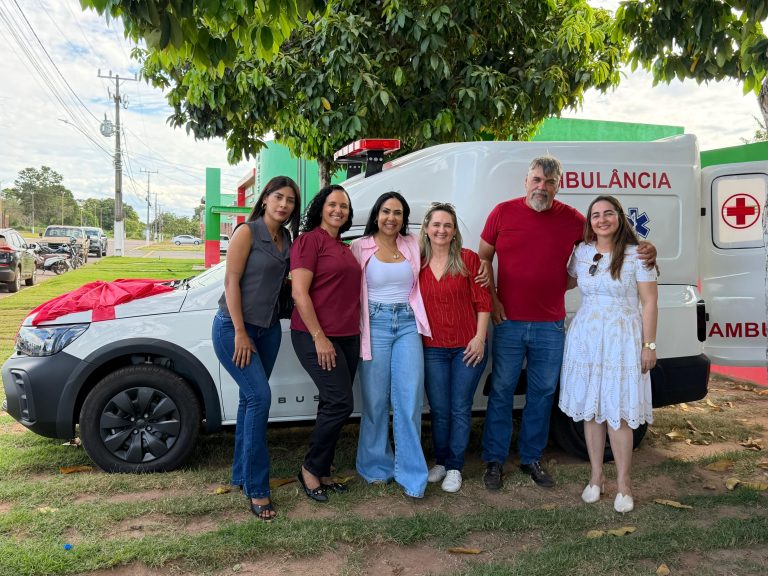 Deputada Janad Valcari entrega ambulância para Santa Fé e fortalece atendimento na saúde