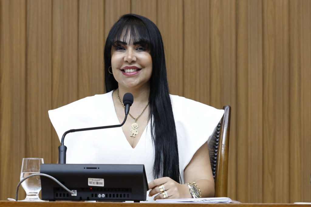 Janad Valcari propõe estudo para criar incentivo a profissionais que orientam novos servidores da saúde
