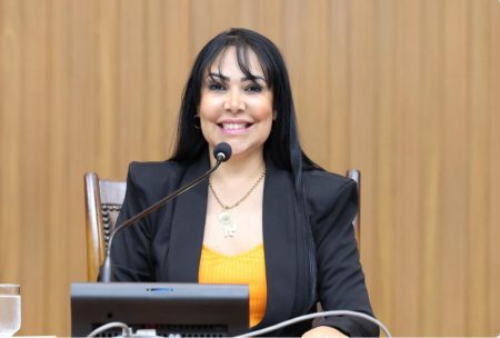Janad Valcari solicita melhorias em estradas rurais e abastecimento de água para assentamentos de Mateiros