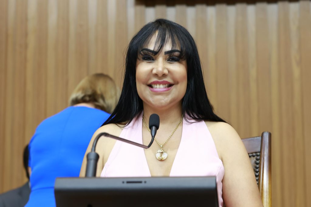 Deputada Janad Valcari solicita implantação de centro de hemodiálise em Dianópolis