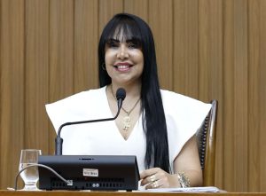 PALMAS: Deputada Janad Valcari intervém em defesa dos comerciantes e Prefeitura afasta remoção imediata