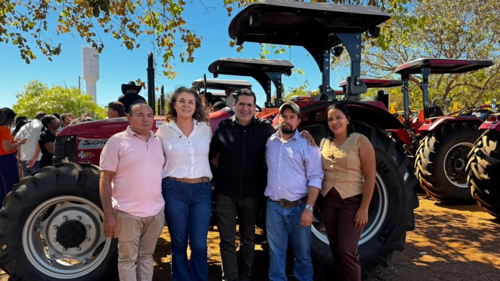 ARAGUATINS: Articulação de Marcus Marcelo garante trator para produtores rurais via emenda de Dorinha