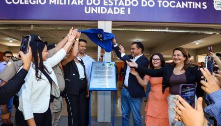 Wanderlei Barbosa inaugura reforma de Colégio Militar em Palmas e entrega internet via satélite às escolas do estado