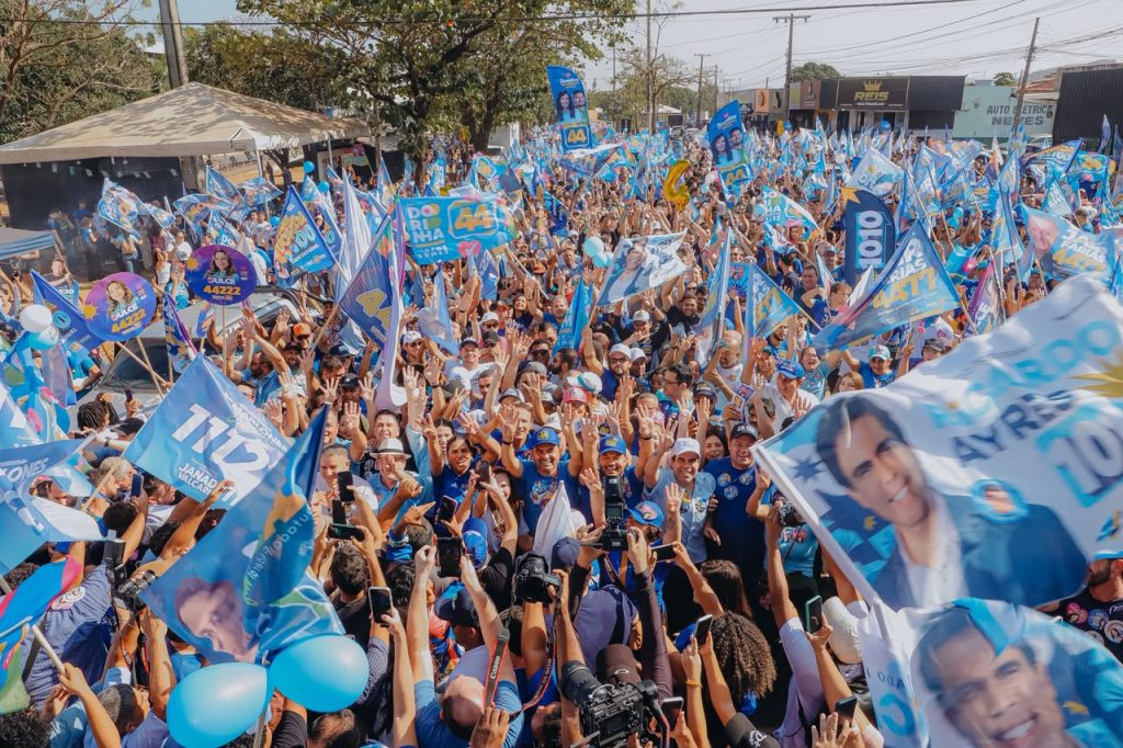 Caminhada 44 pinta Taquaralto de azul em onda pró-Dorinha em Palmas