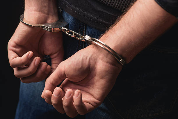 Homem é preso por tentativa de homicídio em Talismã após agredir vítima com taco de madeira e causar ferimentos graves